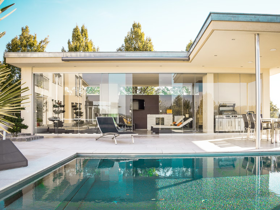 how-affiliate-marketing-has-revolutionized-creator-houses-and-trips cover image