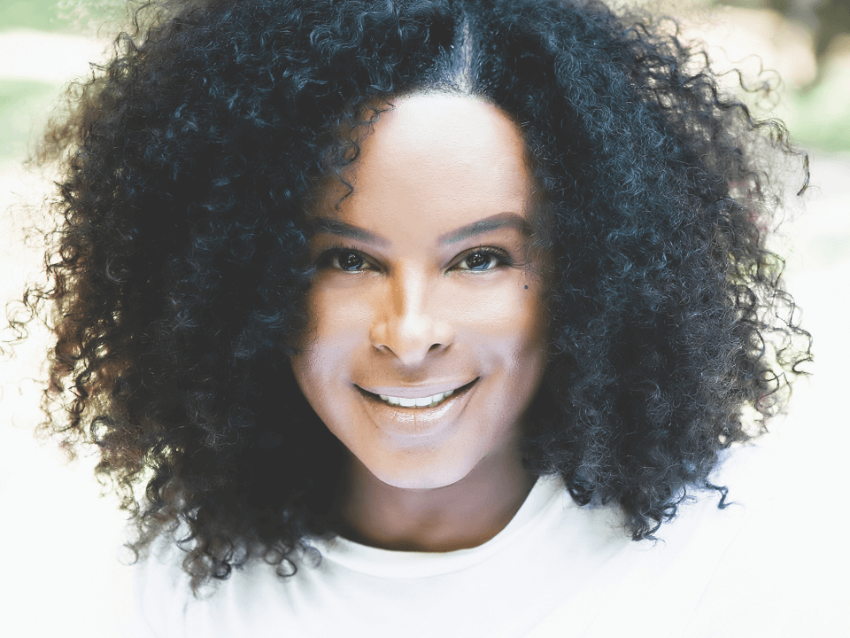 q-a-with-hollywoods-leading-brow-expert-damone-roberts cover image