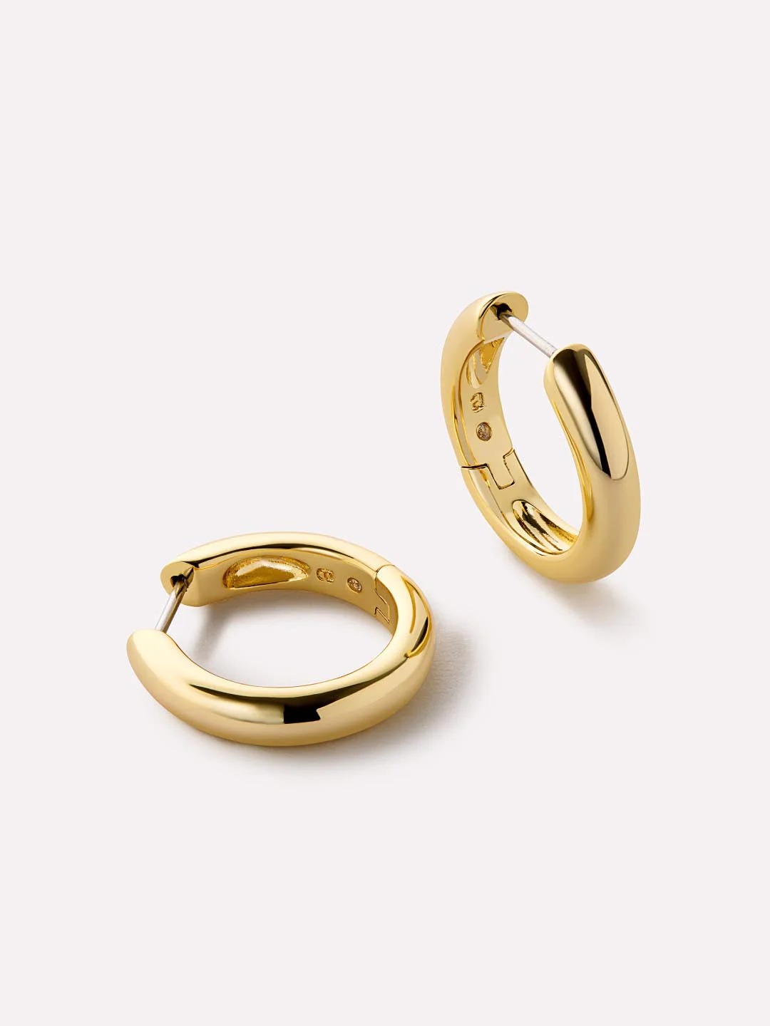 ANA LUISA - Giulia Bold Huggie Hoops Earring