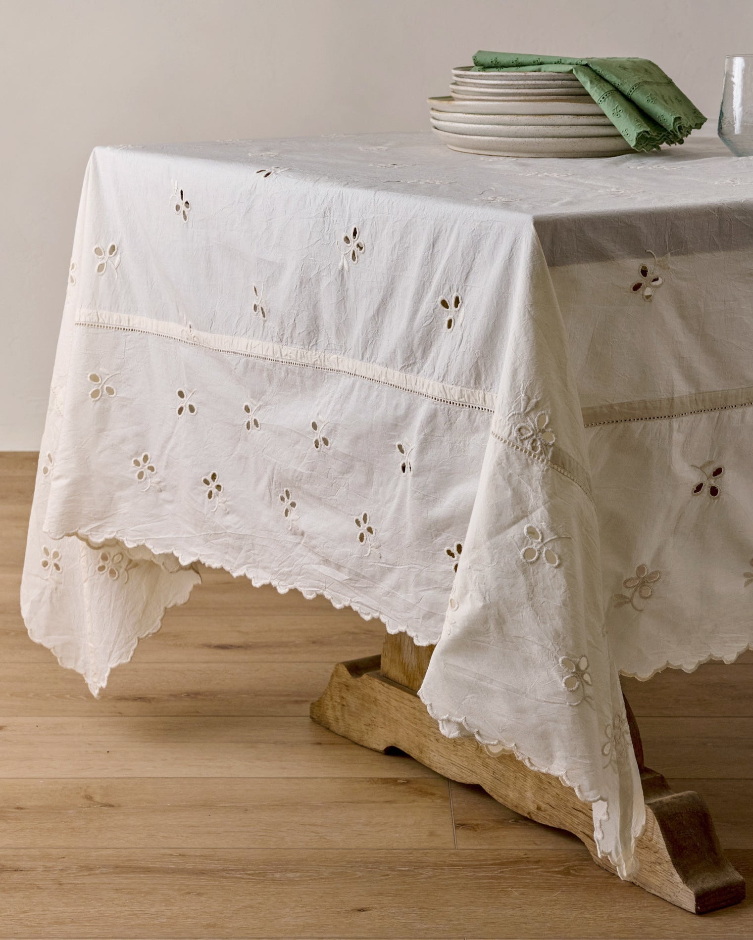 Magnolia Tablecloth